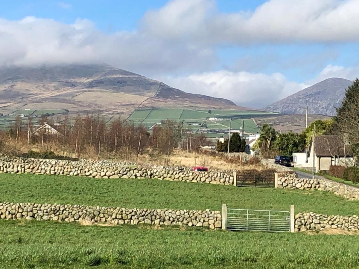 Moneydarragh Cottage With Uninterrupted Mountain And Sea Views- Hot Tub Available For Hire 애날롱 외부 사진
