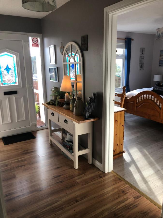 Moneydarragh Cottage With Uninterrupted Mountain And Sea Views- Hot Tub Available For Hire 애날롱 외부 사진