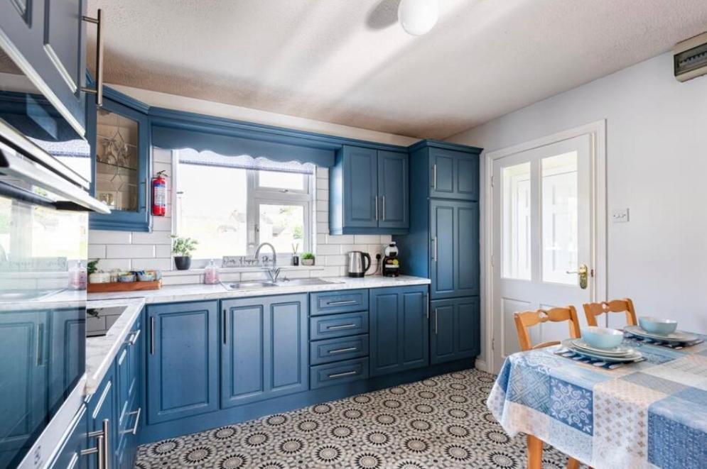 Moneydarragh Cottage With Uninterrupted Mountain And Sea Views- Hot Tub Available For Hire 애날롱 외부 사진