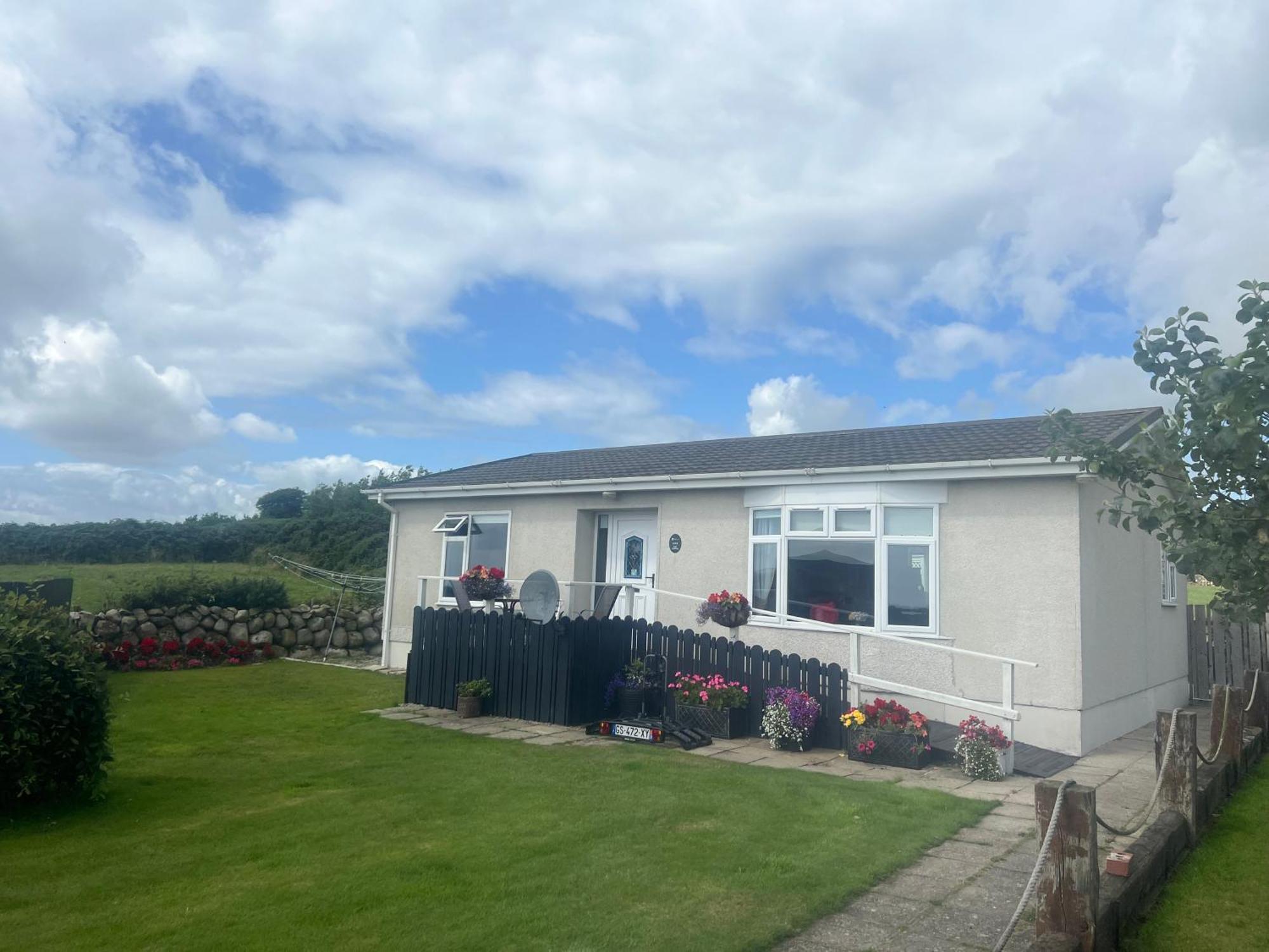 Moneydarragh Cottage With Uninterrupted Mountain And Sea Views- Hot Tub Available For Hire 애날롱 외부 사진