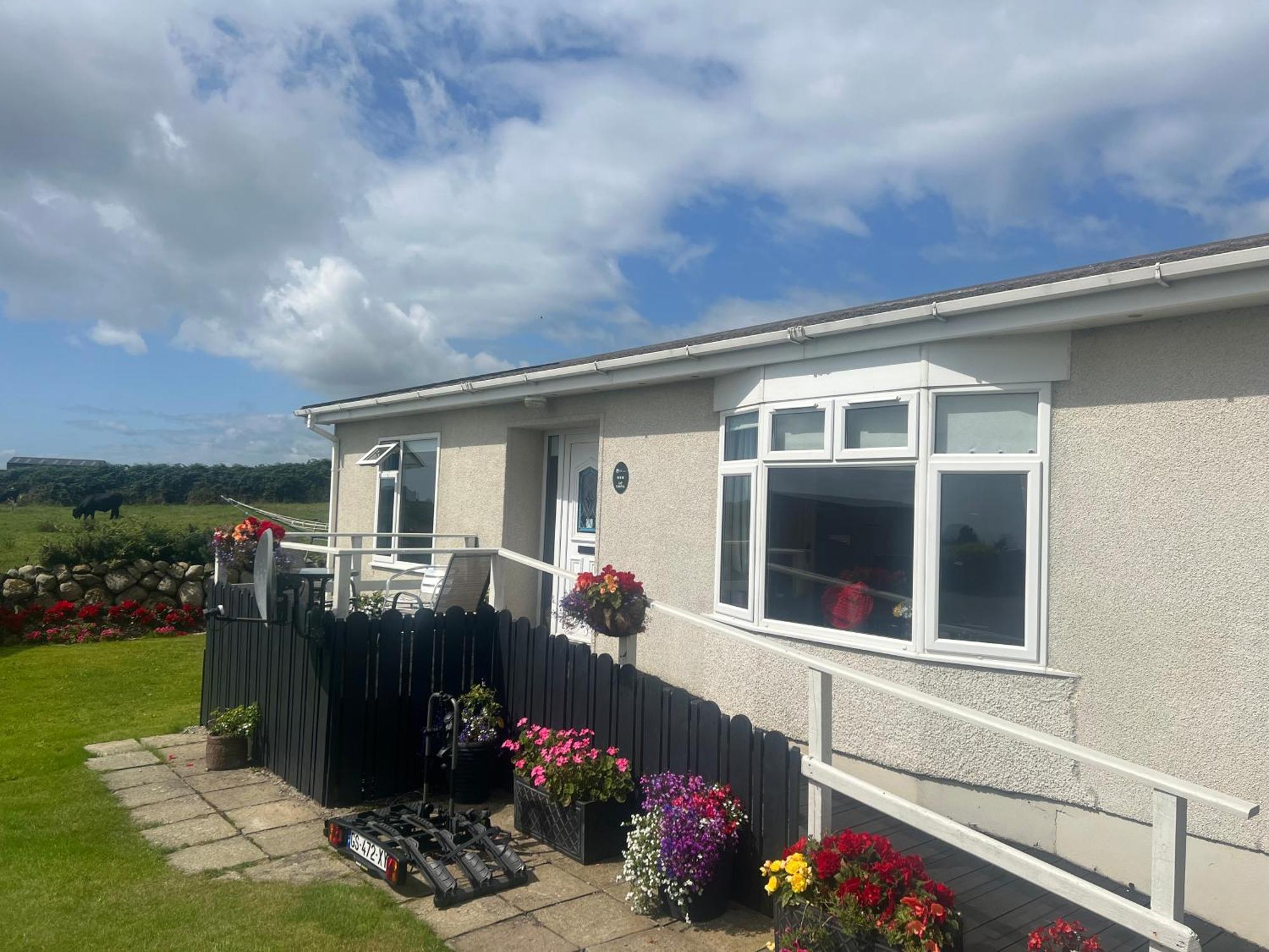 Moneydarragh Cottage With Uninterrupted Mountain And Sea Views- Hot Tub Available For Hire 애날롱 외부 사진