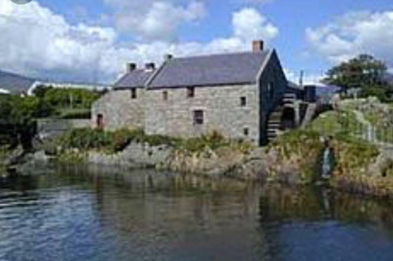 Moneydarragh Cottage With Uninterrupted Mountain And Sea Views- Hot Tub Available For Hire 애날롱 외부 사진